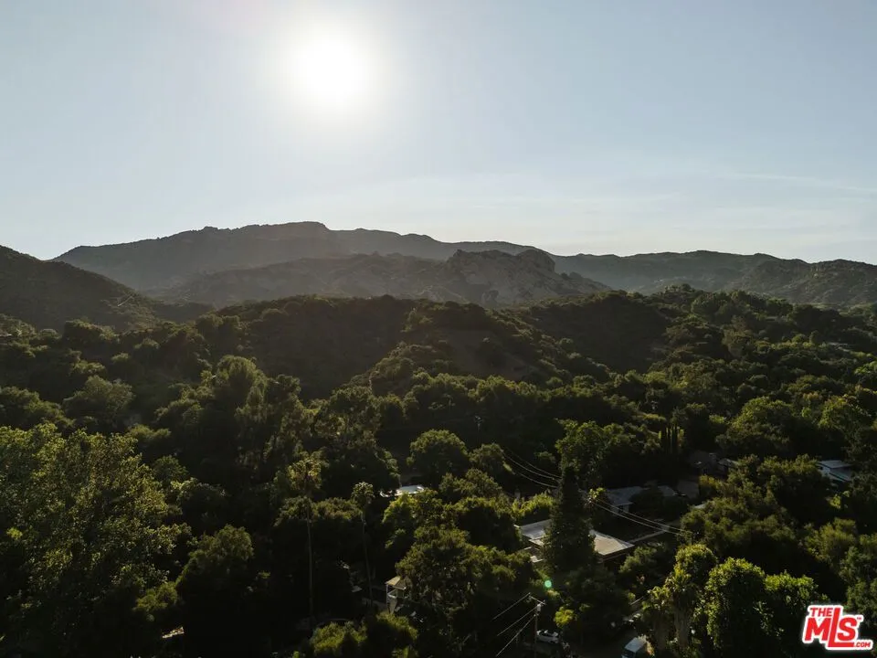 1520 Bonnell Drive Topanga, CA 90290
