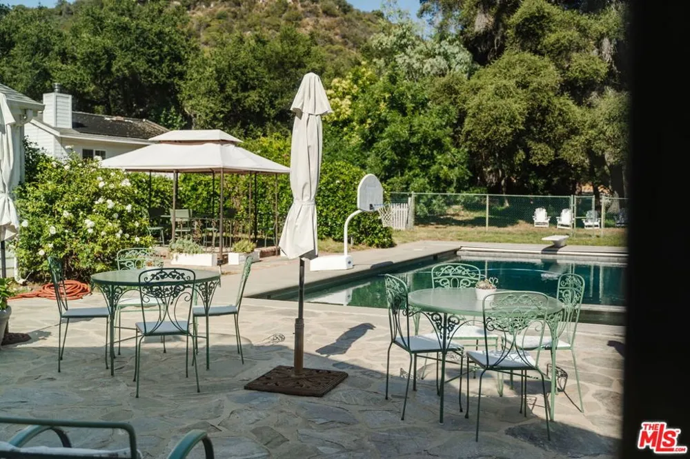 1520 Bonnell Drive Topanga, CA 90290