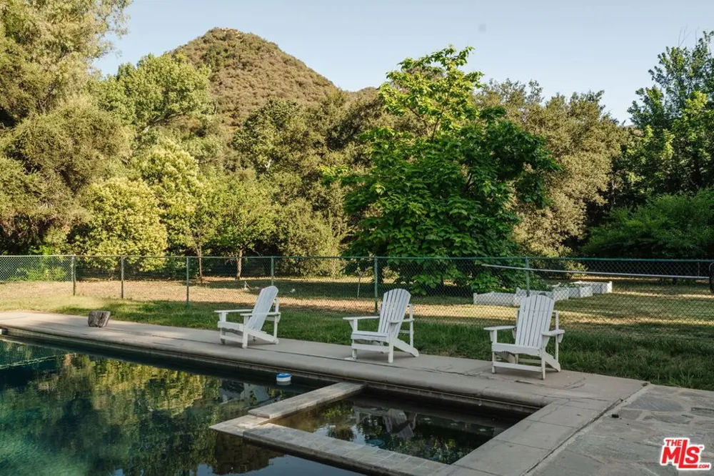 1520 Bonnell Drive Topanga, CA 90290