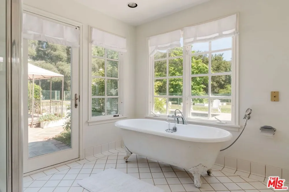 1520 Bonnell Drive Topanga, CA 90290