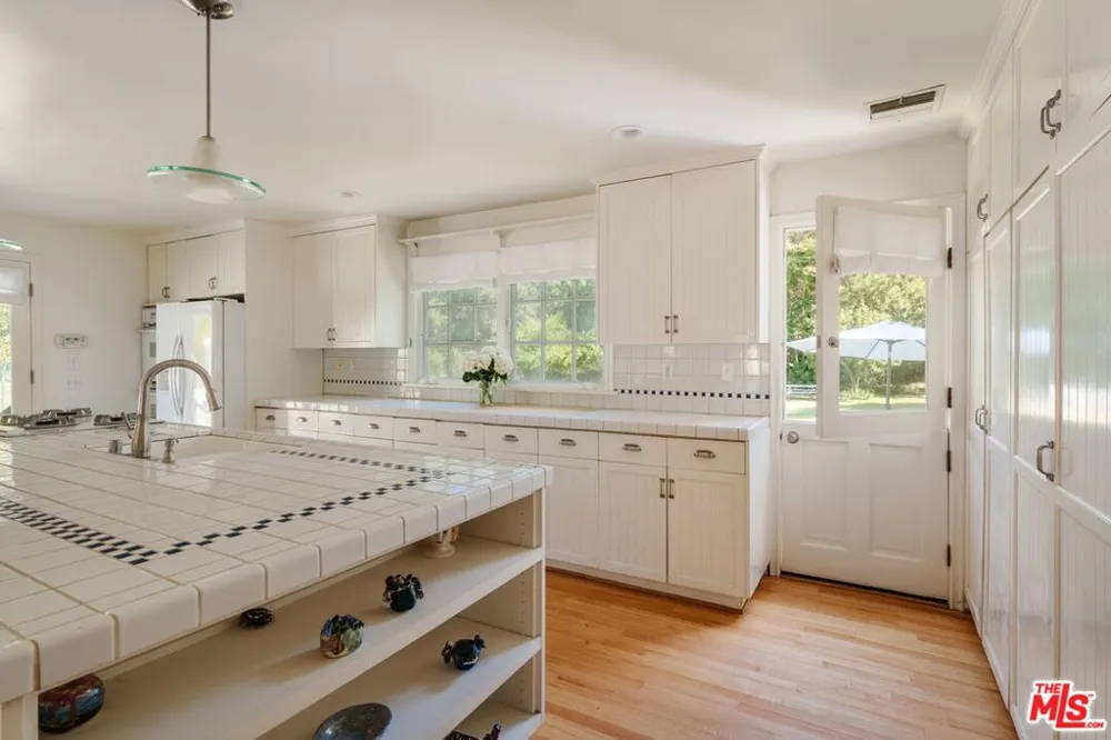1520 Bonnell Drive Topanga, CA 90290