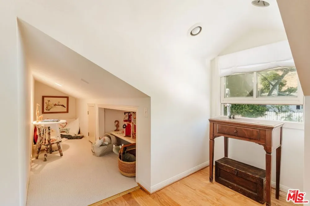 1520 Bonnell Drive Topanga, CA 90290