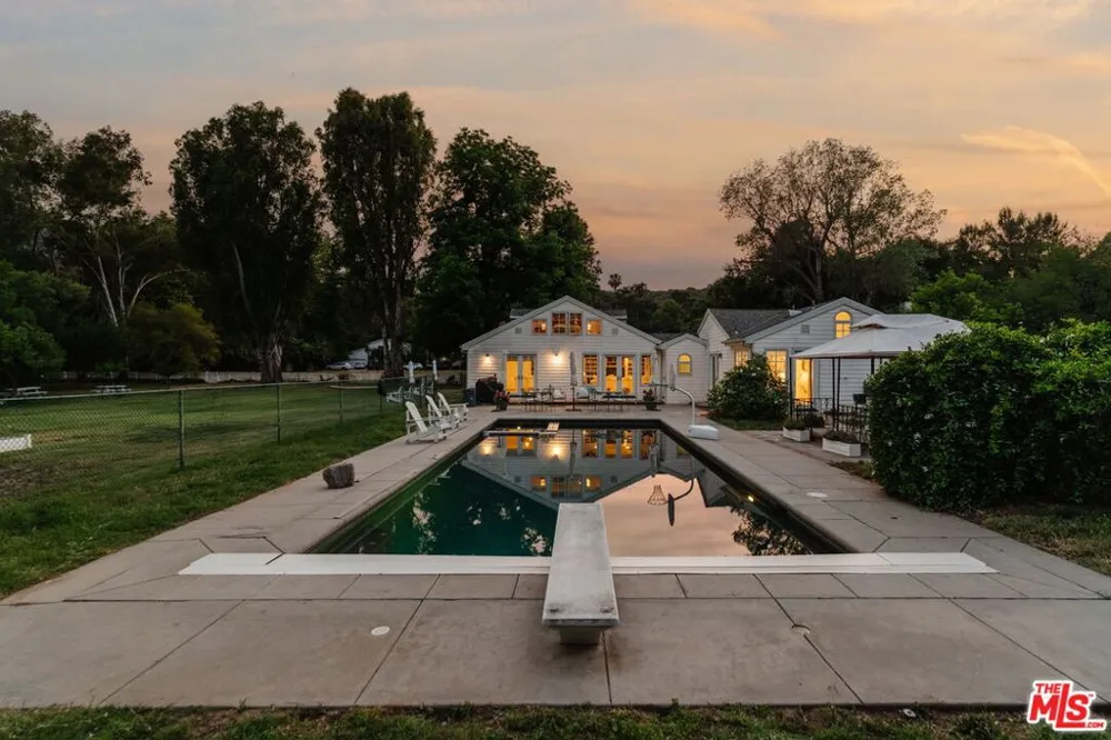 1520 Bonnell Drive Topanga, CA 90290