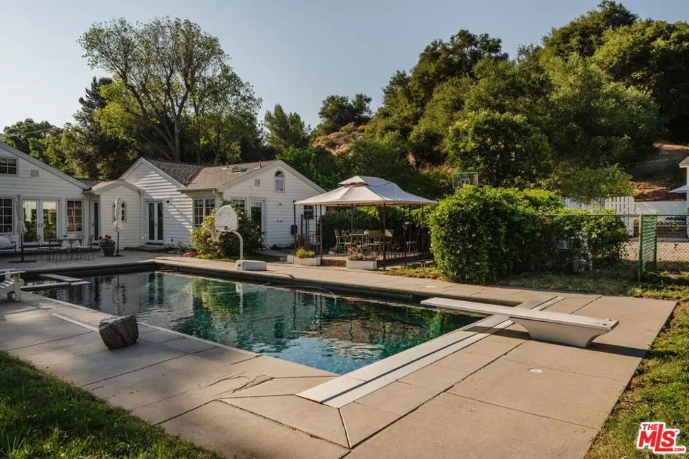 1520 Bonnell Drive Topanga, CA 90290