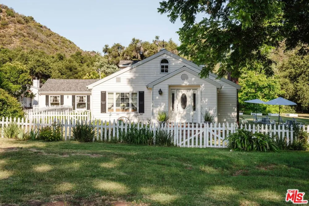 1520 Bonnell Drive Topanga, CA 90290