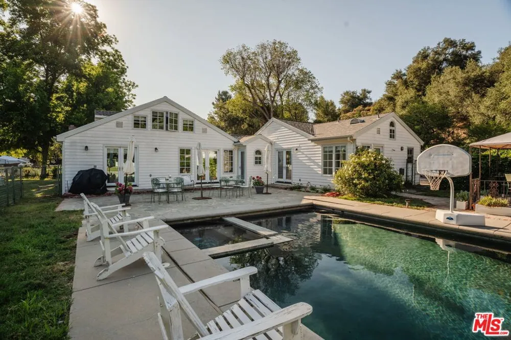 1520 Bonnell Drive Topanga, CA 90290