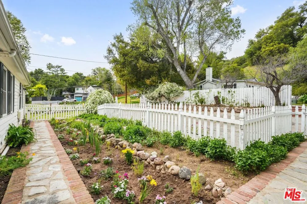 1520 Bonnell Drive Topanga, CA 90290