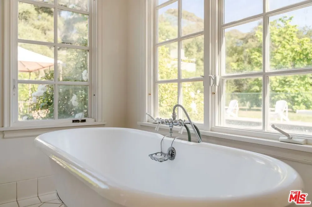 1520 Bonnell Drive Topanga, CA 90290