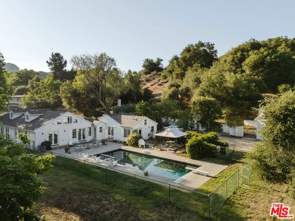 1520 Bonnell Drive Topanga, CA 90290