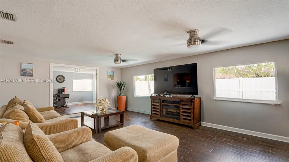 11370 NW 46th Pl Sunrise, FL 33323