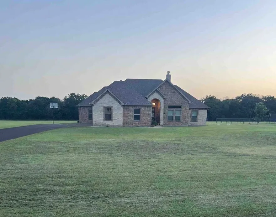 6120 County Road 401 Grandview, TX 76050