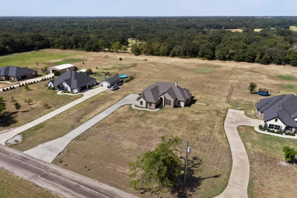 6120 County Road 401 Grandview, TX 76050