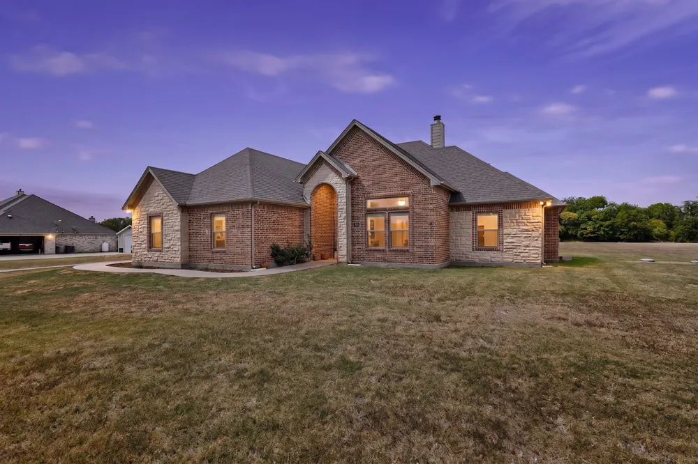 6120 County Road 401 Grandview, TX 76050