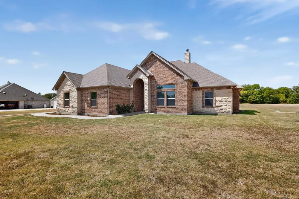 6120 County Road 401 Grandview, TX 76050