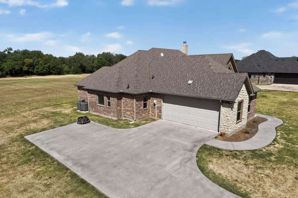 6120 County Road 401 Grandview, TX 76050