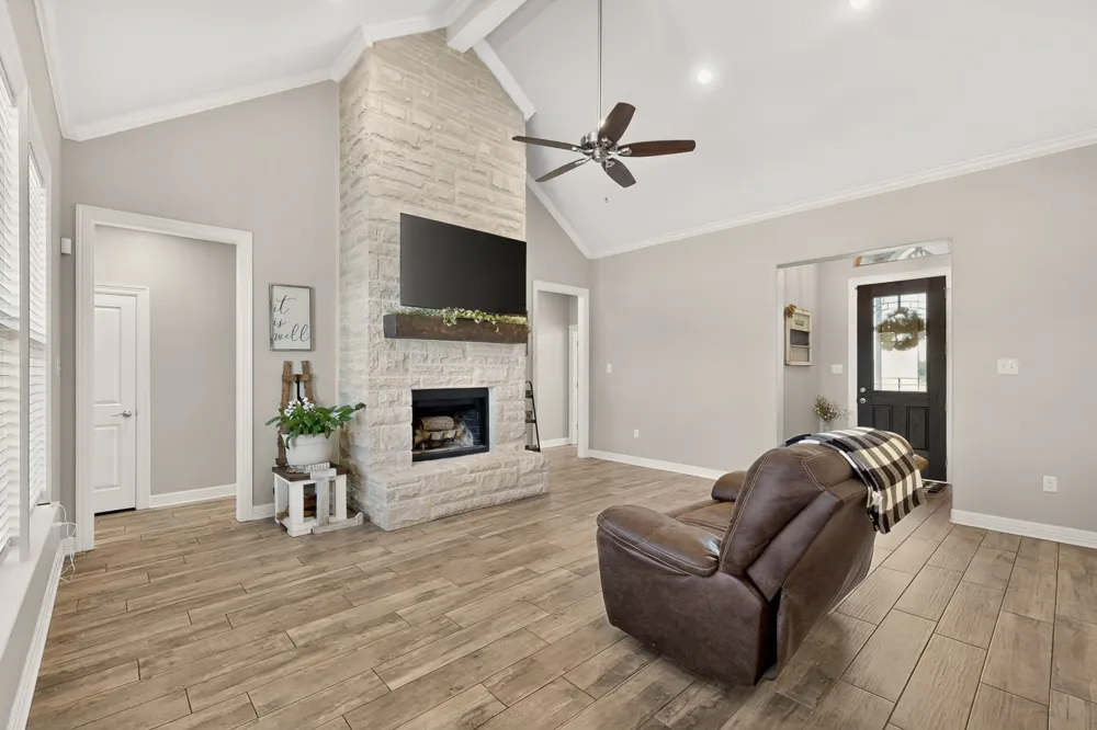 6120 County Road 401 Grandview, TX 76050
