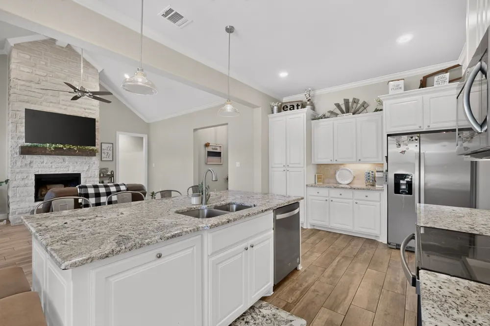 6120 County Road 401 Grandview, TX 76050