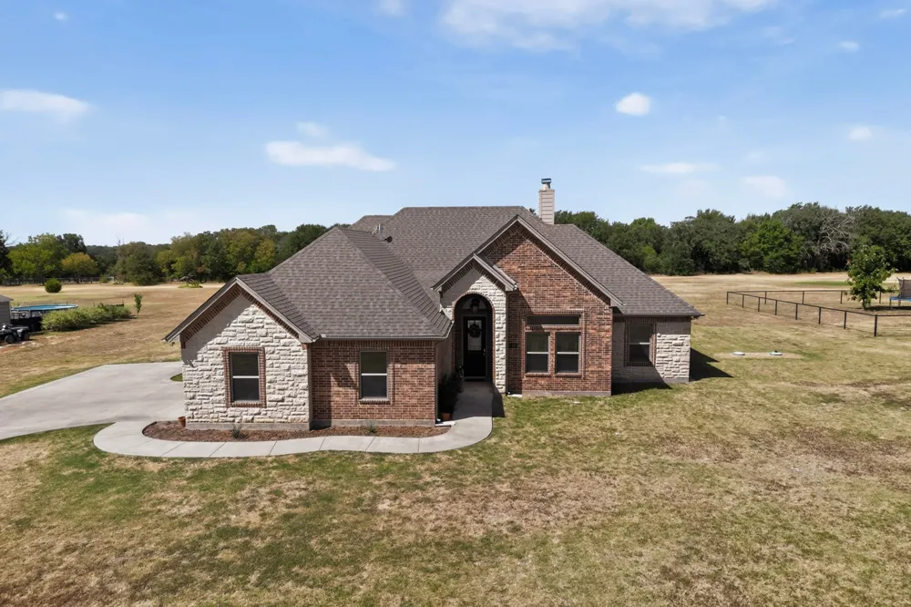 6120 County Road 401 Grandview, TX 76050