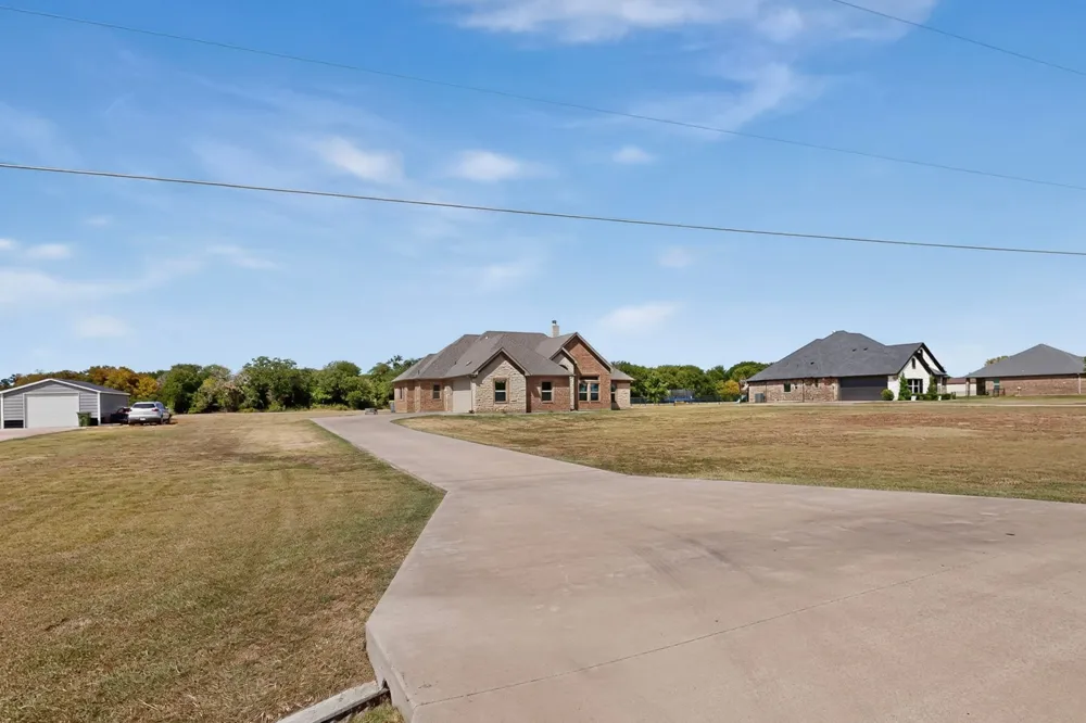 6120 County Road 401 Grandview, TX 76050