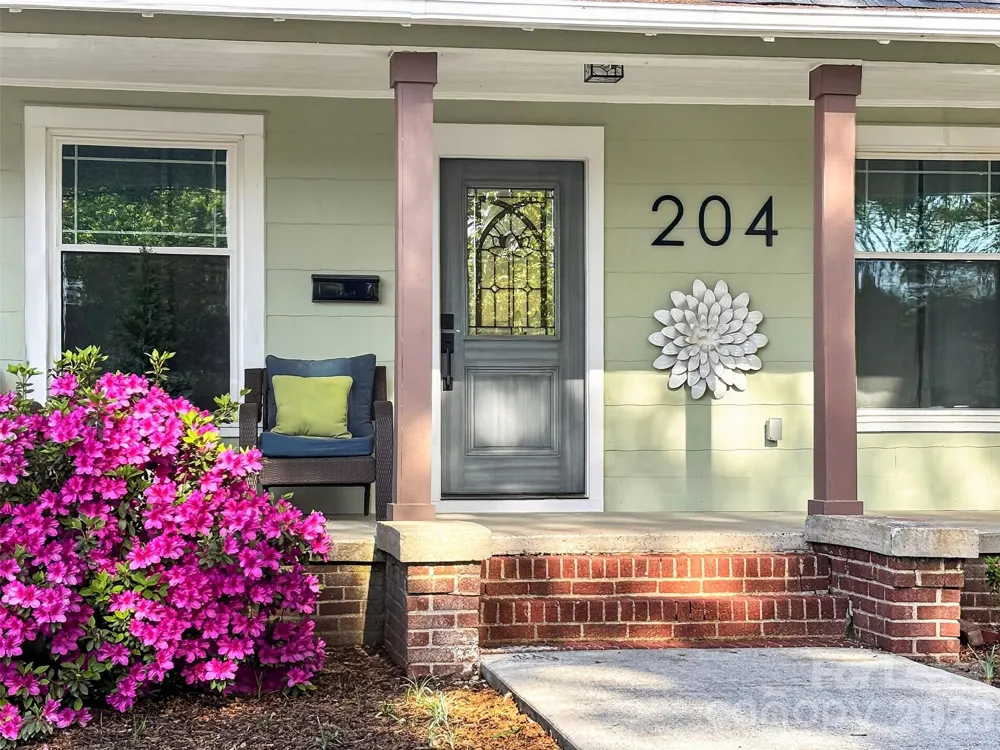 204 E McNeely Avenue Mooresville, NC 28115