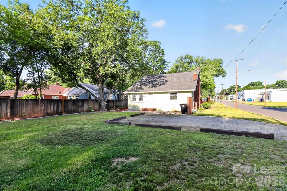 204 E McNeely Avenue Mooresville, NC 28115