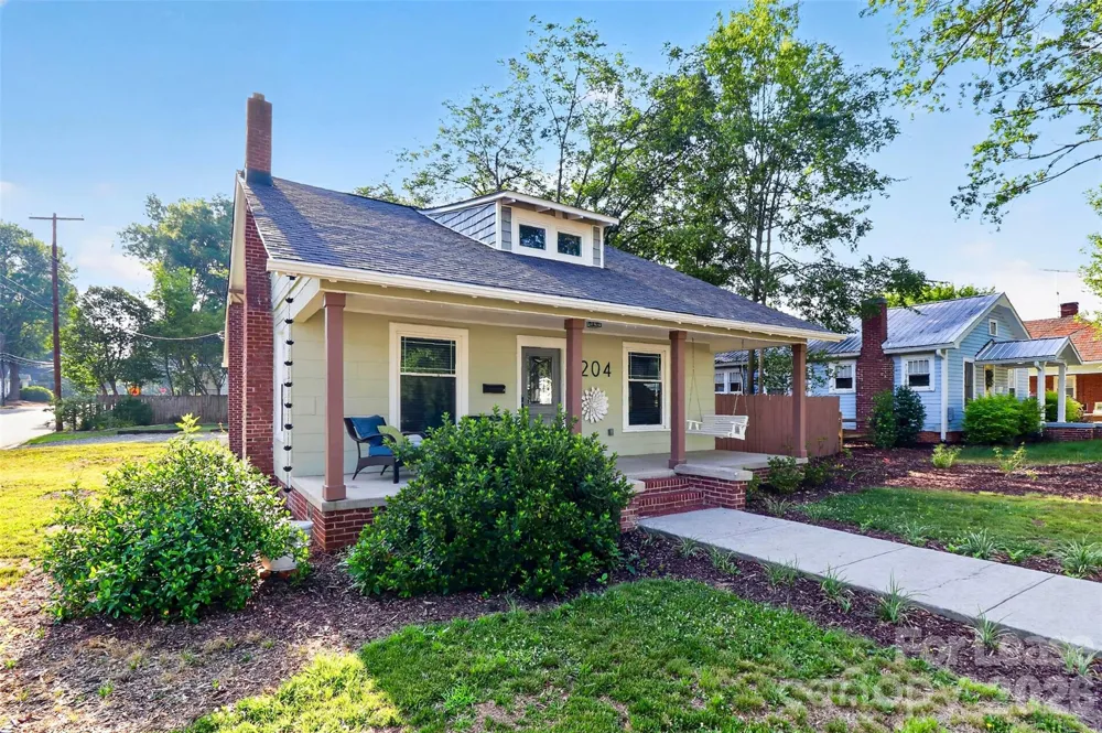 204 E McNeely Avenue Mooresville, NC 28115