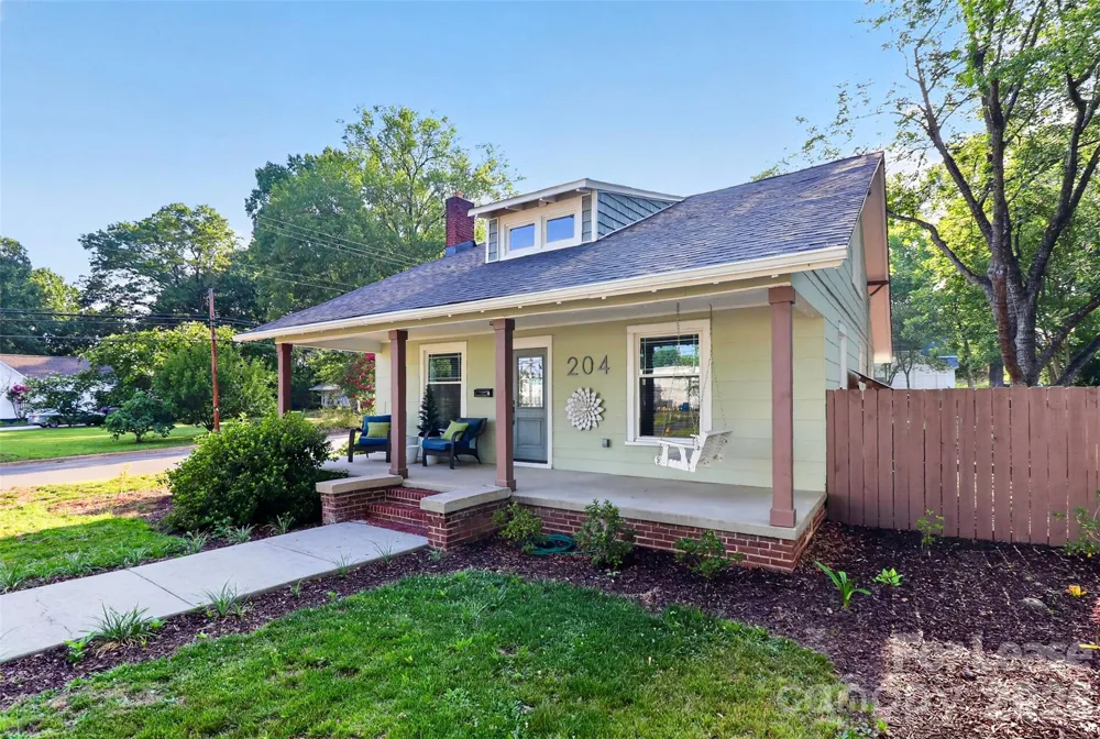 204 E McNeely Avenue Mooresville, NC 28115