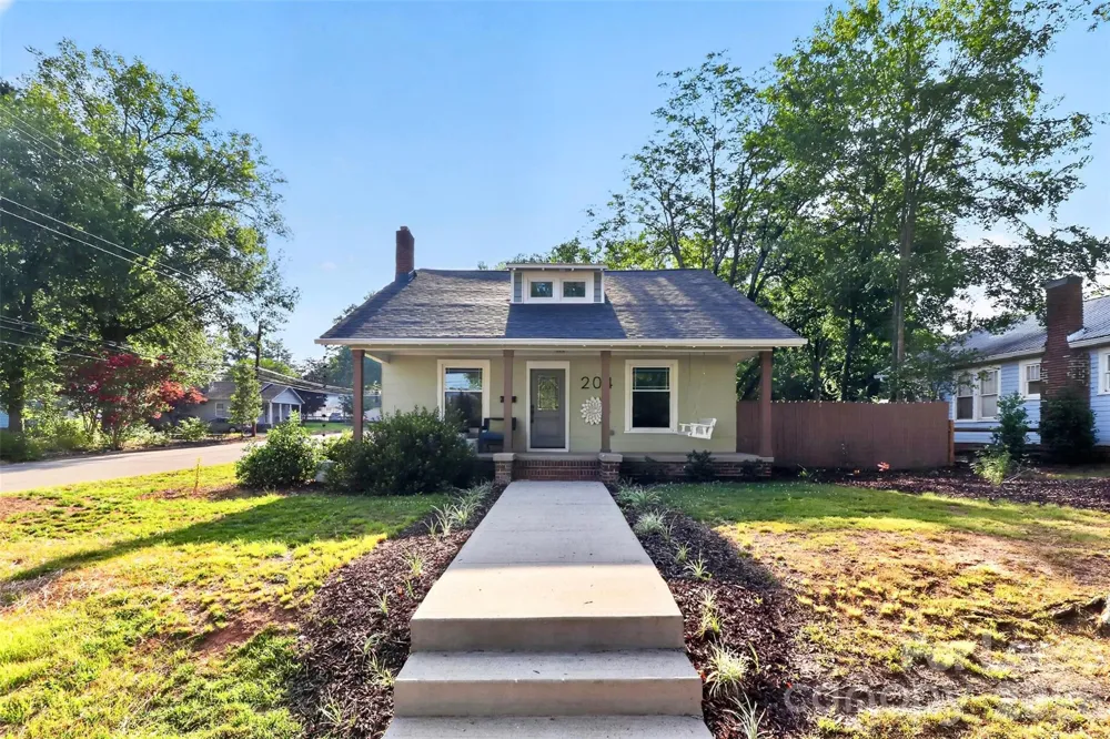 204 E McNeely Avenue Mooresville, NC 28115