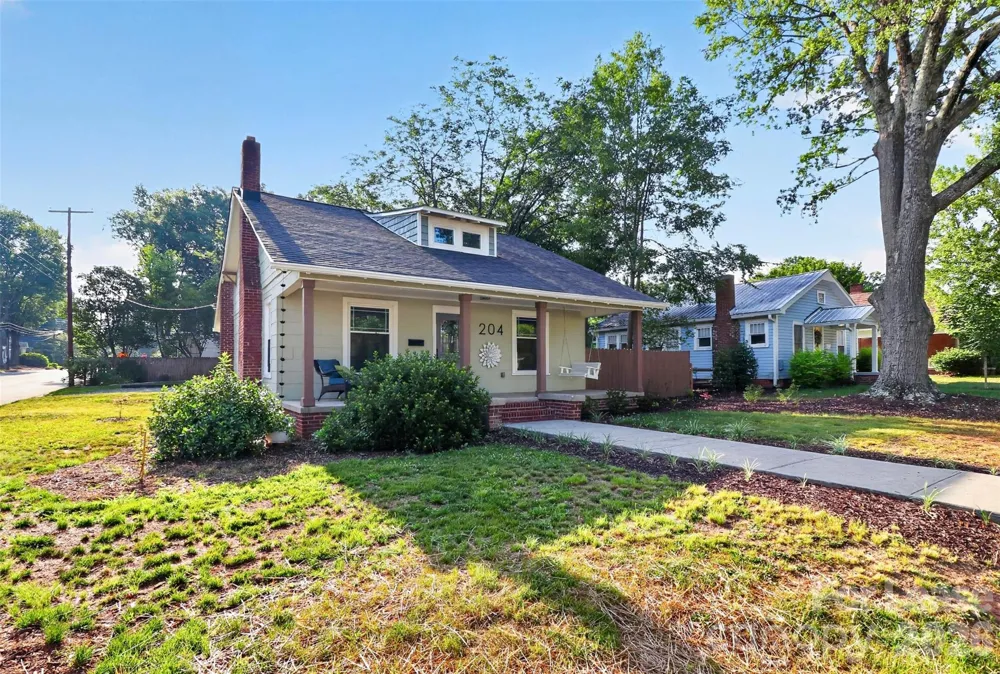 204 E McNeely Avenue Mooresville, NC 28115