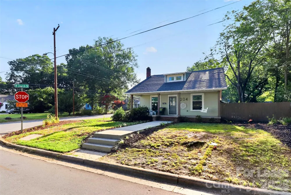 204 E McNeely Avenue Mooresville, NC 28115