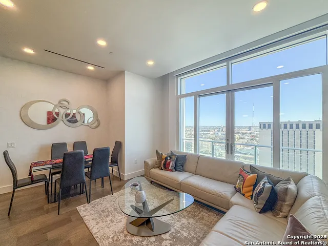 123 LEXINGTON AVE #1402 San Antonio, TX 78205