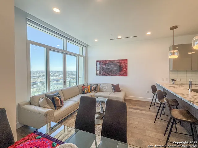 123 LEXINGTON AVE #1402 San Antonio, TX 78205