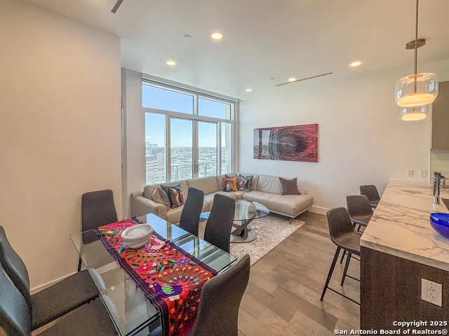 123 LEXINGTON AVE #1402 San Antonio, TX 78205