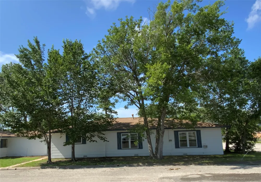 408 S Grimes Street Giddings, TX 78942