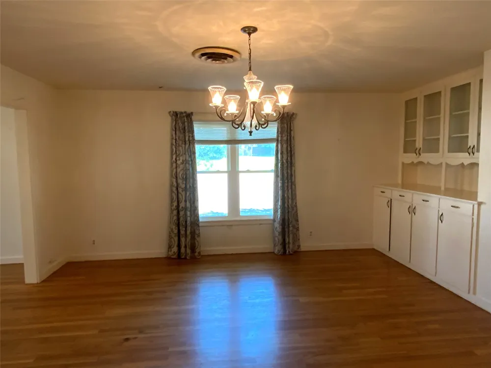 408 S Grimes Street Giddings, TX 78942