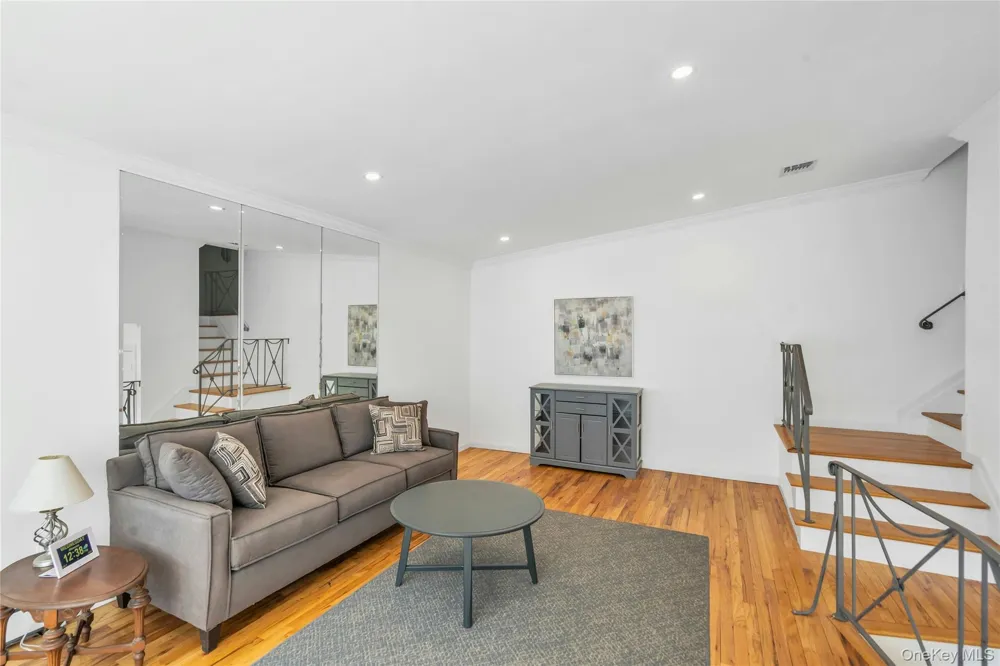 23 Carpenter Lane Hauppauge, NY 11788