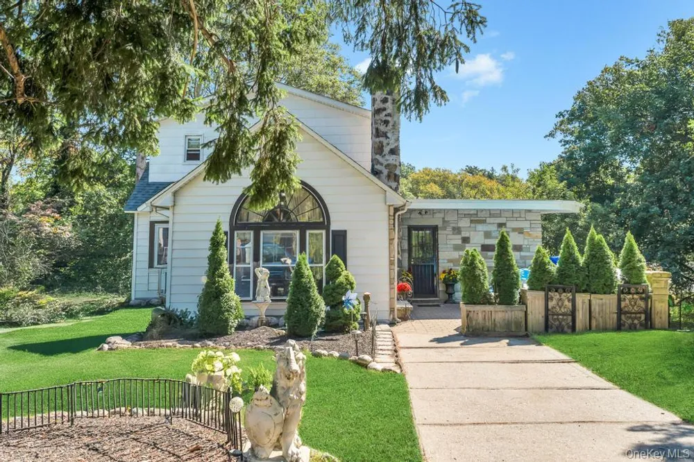 122 Dawn Road Rocky Point, NY 11778