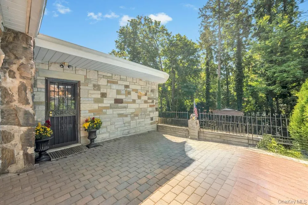 122 Dawn Road Rocky Point, NY 11778
