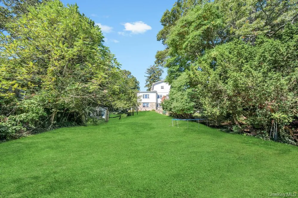 122 Dawn Road Rocky Point, NY 11778