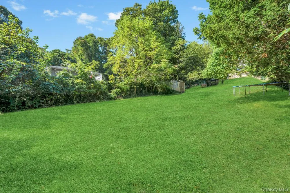 122 Dawn Road Rocky Point, NY 11778