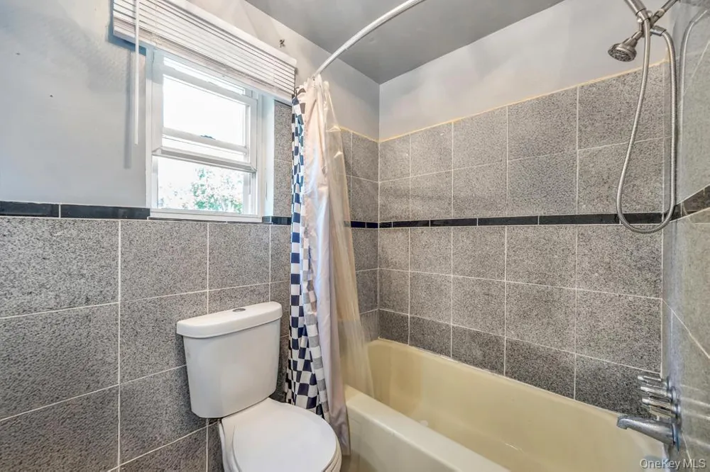 122 Dawn Road Rocky Point, NY 11778