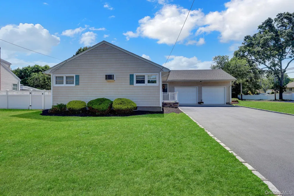 12 Bainbridge Avenue Melville, NY 11747