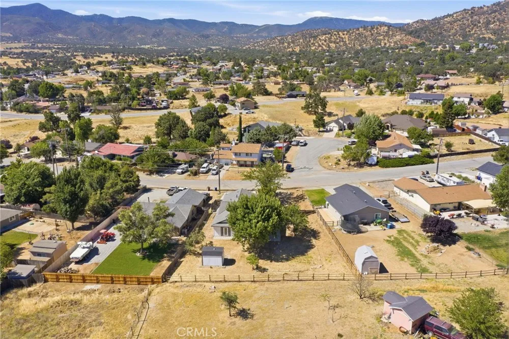 21009 Brentwood Tehachapi, CA 93561