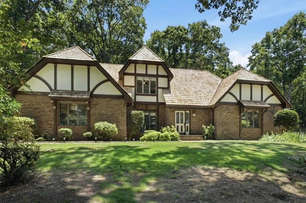 4525 Mountain View Road Oakwood, GA 30566
