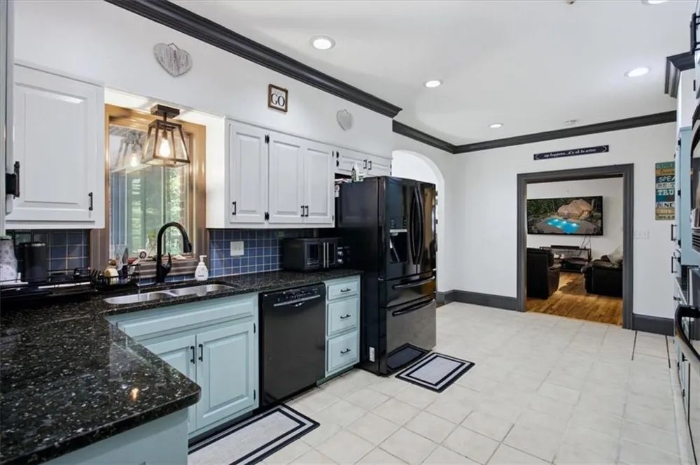 4525 Mountain View Road Oakwood, GA 30566