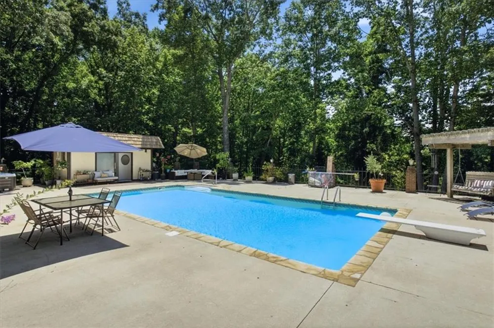 4525 Mountain View Road Oakwood, GA 30566