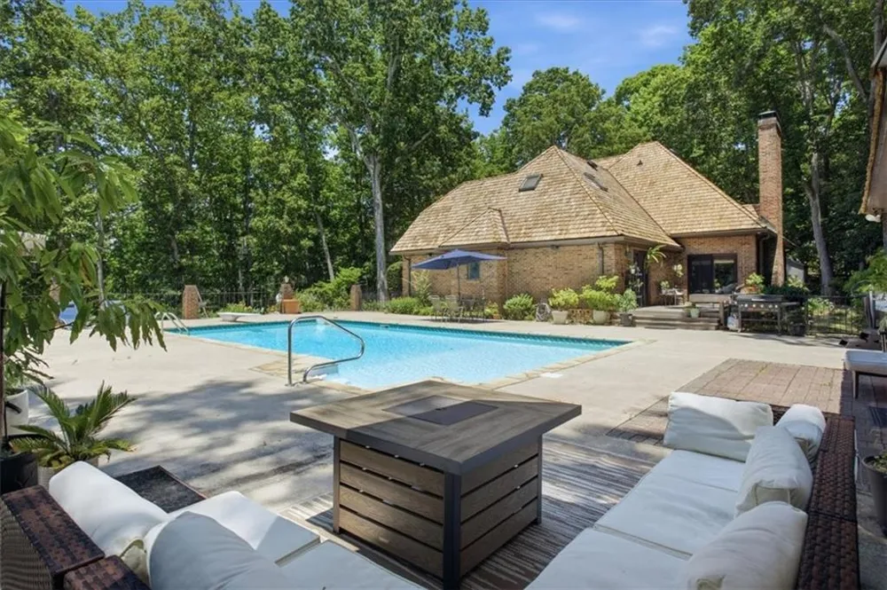 4525 Mountain View Road Oakwood, GA 30566