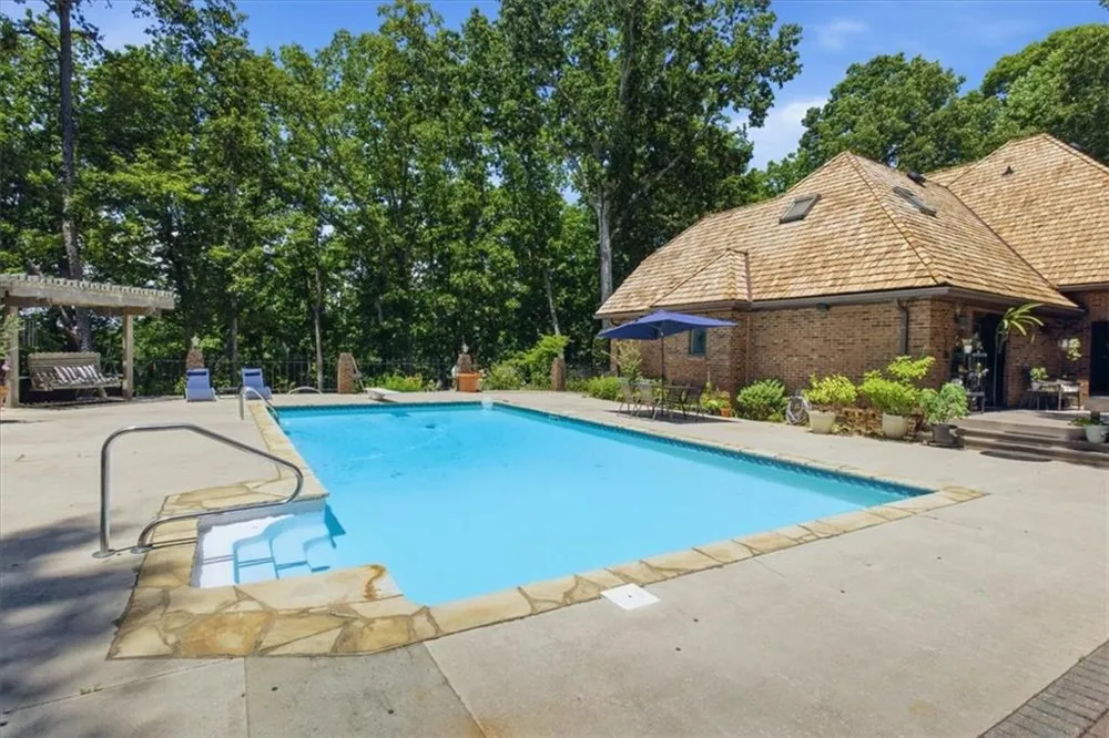 4525 Mountain View Road Oakwood, GA 30566