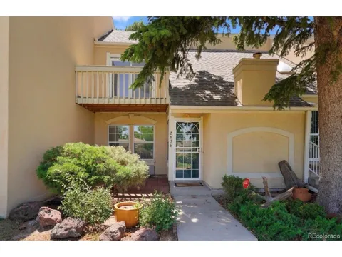 2836 S Vaughn Way