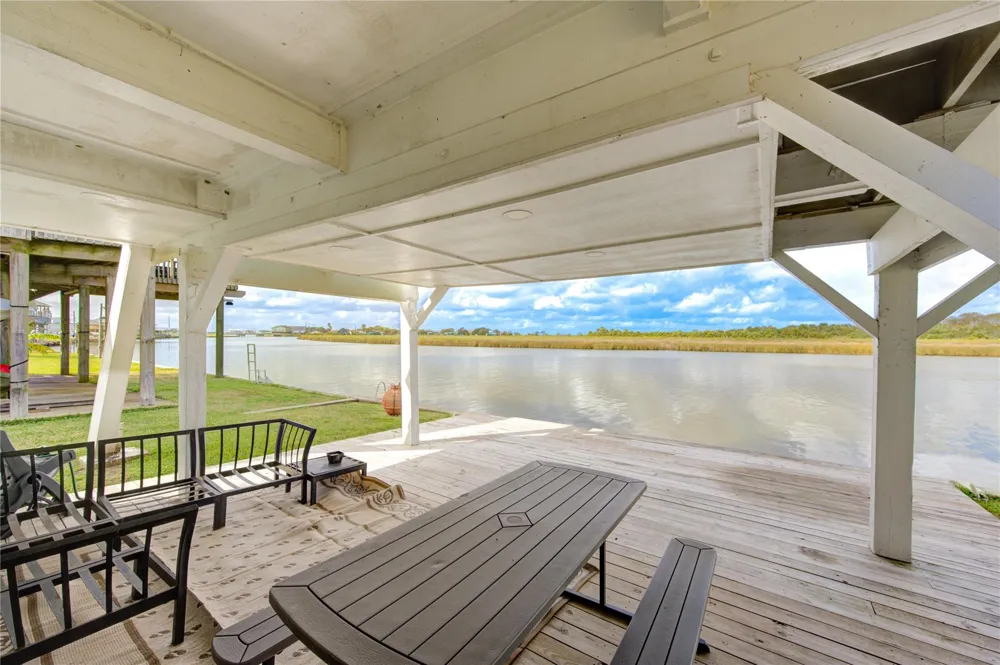 239 Redfish Drive Freeport, TX 77541